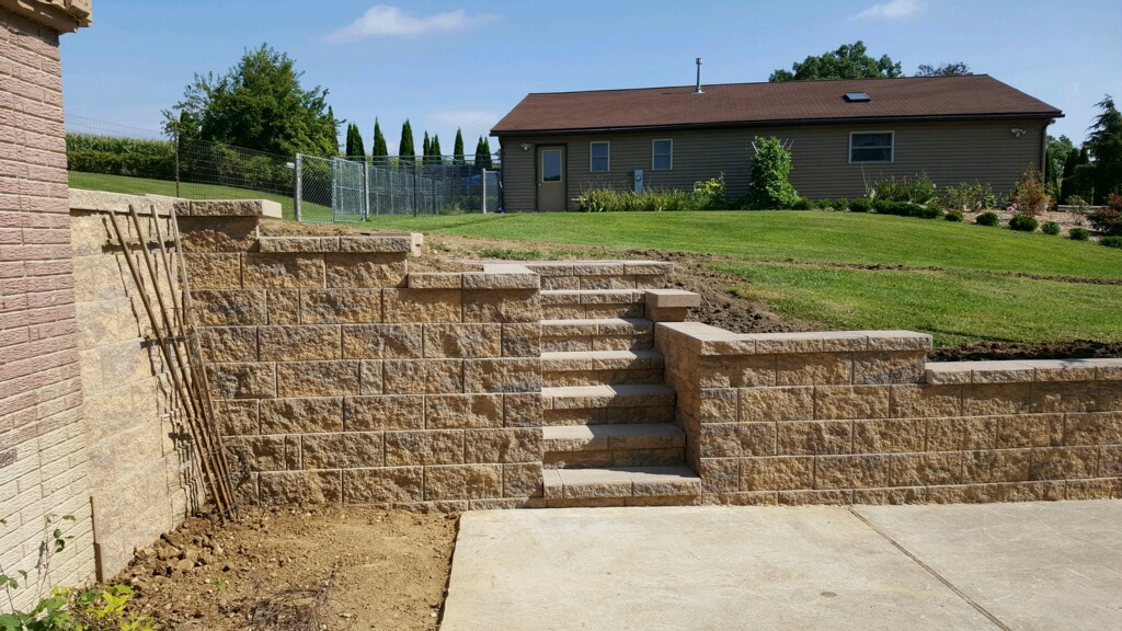 Block retaining wall with built-in steps